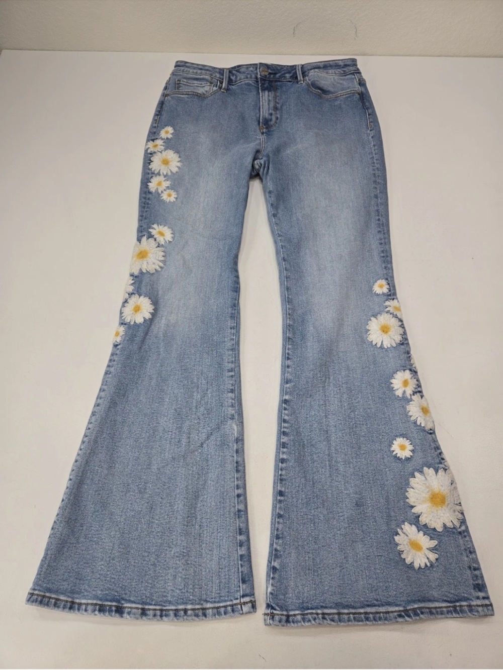 Driftwood Farrah Embroidered Flare Jeans Daisy Size 33 Womens
